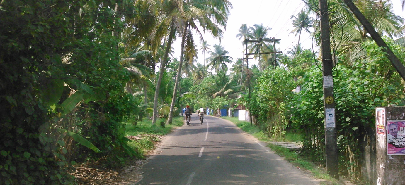 Kochi to Alappuzha Bike Tour - Ride through the Islands, Backwaters & Beaches