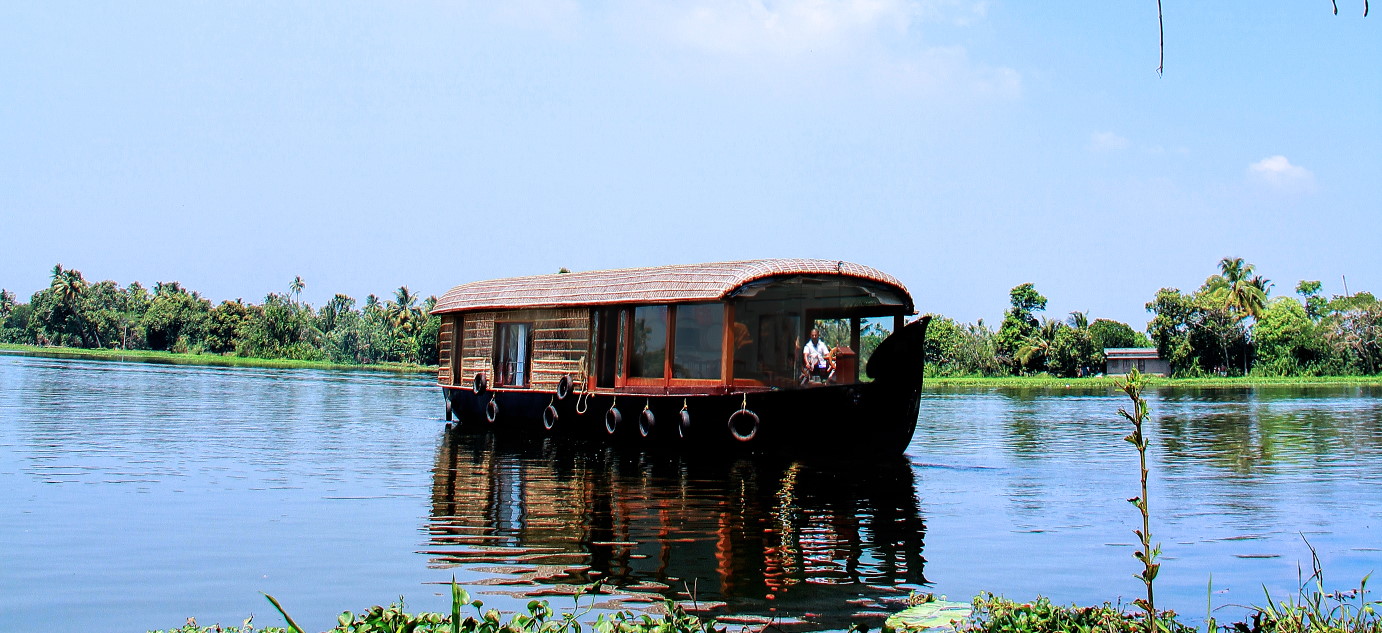 Bicycle & Houseboat Tour - Feel the essence of rural Kerala